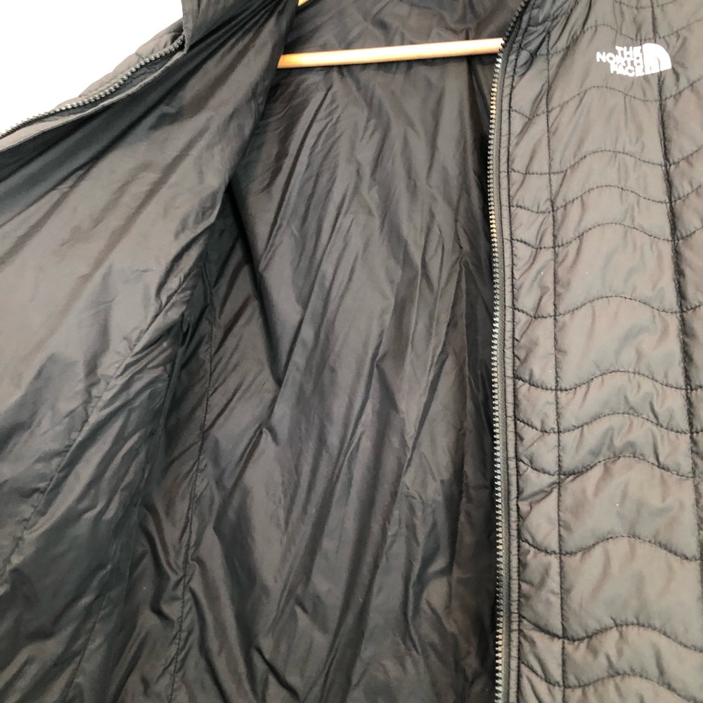 The North Face Quilted Zip-Up Coat- Large - Picture 7 of 16